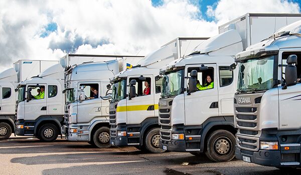 Fordon och transportprogrammet Flera lastbilar i bredd