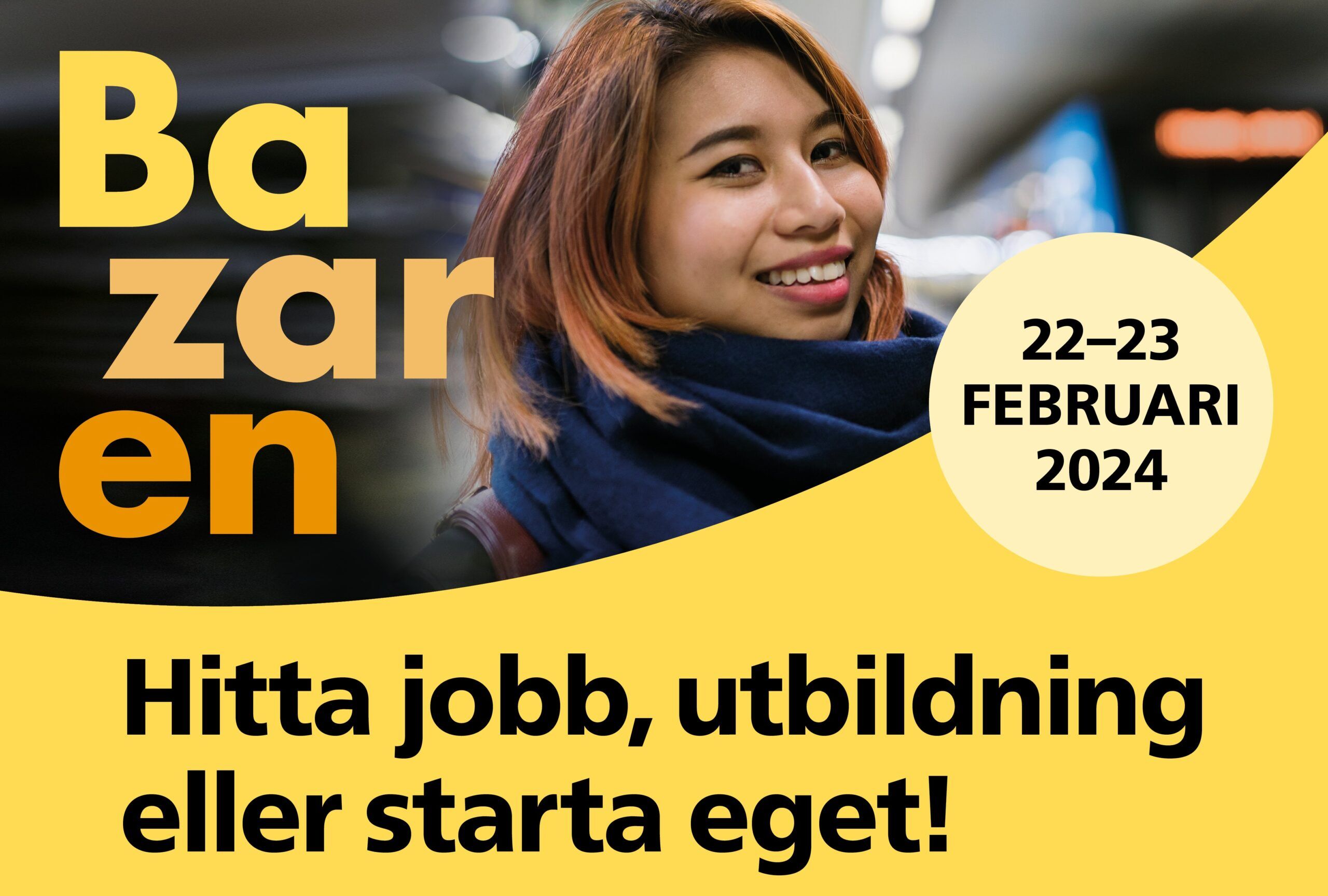 En kvinna som ler för en bild.